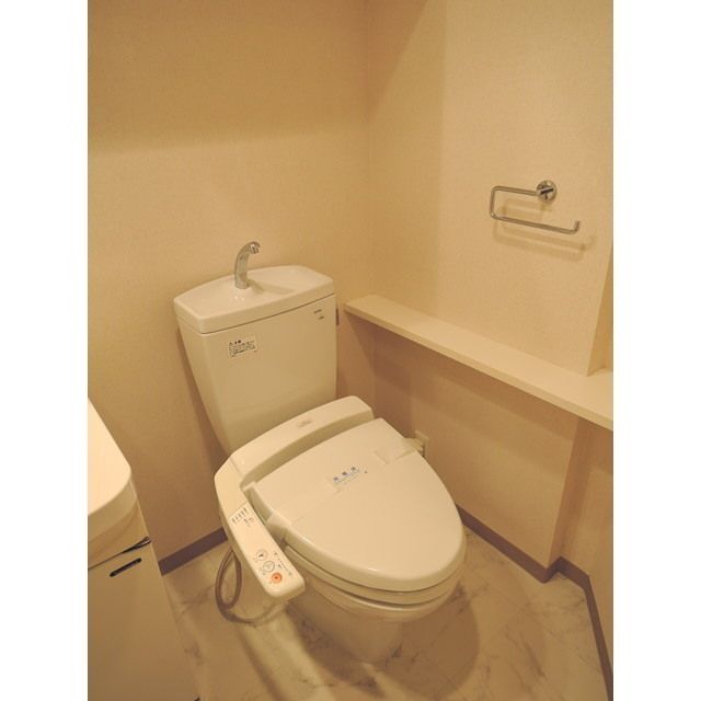 ＪＲ常磐線 亀有駅 徒歩9分 9階建 築20年のトイレ写真