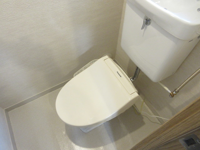 ＪＲ東海道本線 新大阪駅 徒歩3分 7階建 築49年のトイレ写真