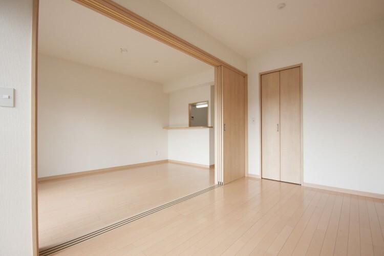 グラツィアつきみ野の居間写真