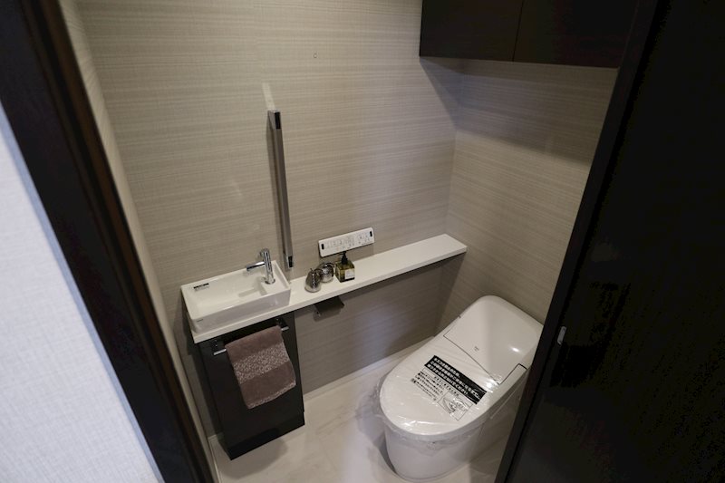 東京メトロ丸ノ内線 方南町駅 徒歩3分 13階建 築7年のトイレ写真