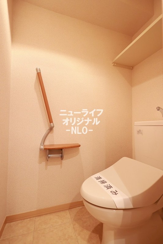 トイレ　トイレには快適な温水洗浄便座付