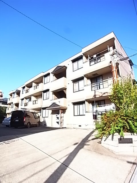 ノイエステ瓦屋の外観写真