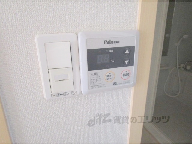 その他設備　給湯器リモコン