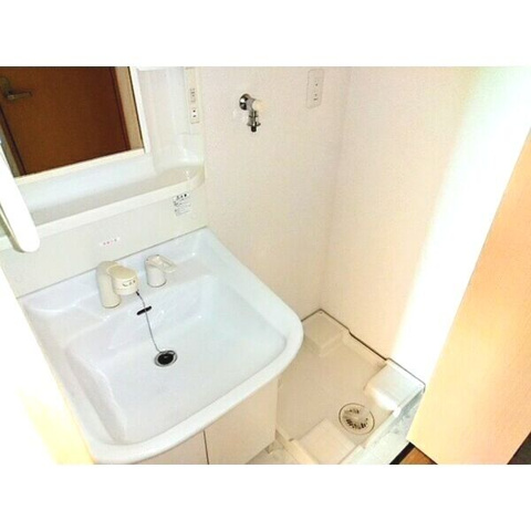 洗面設備　※写真は同じマンションの違う部屋のものになります。