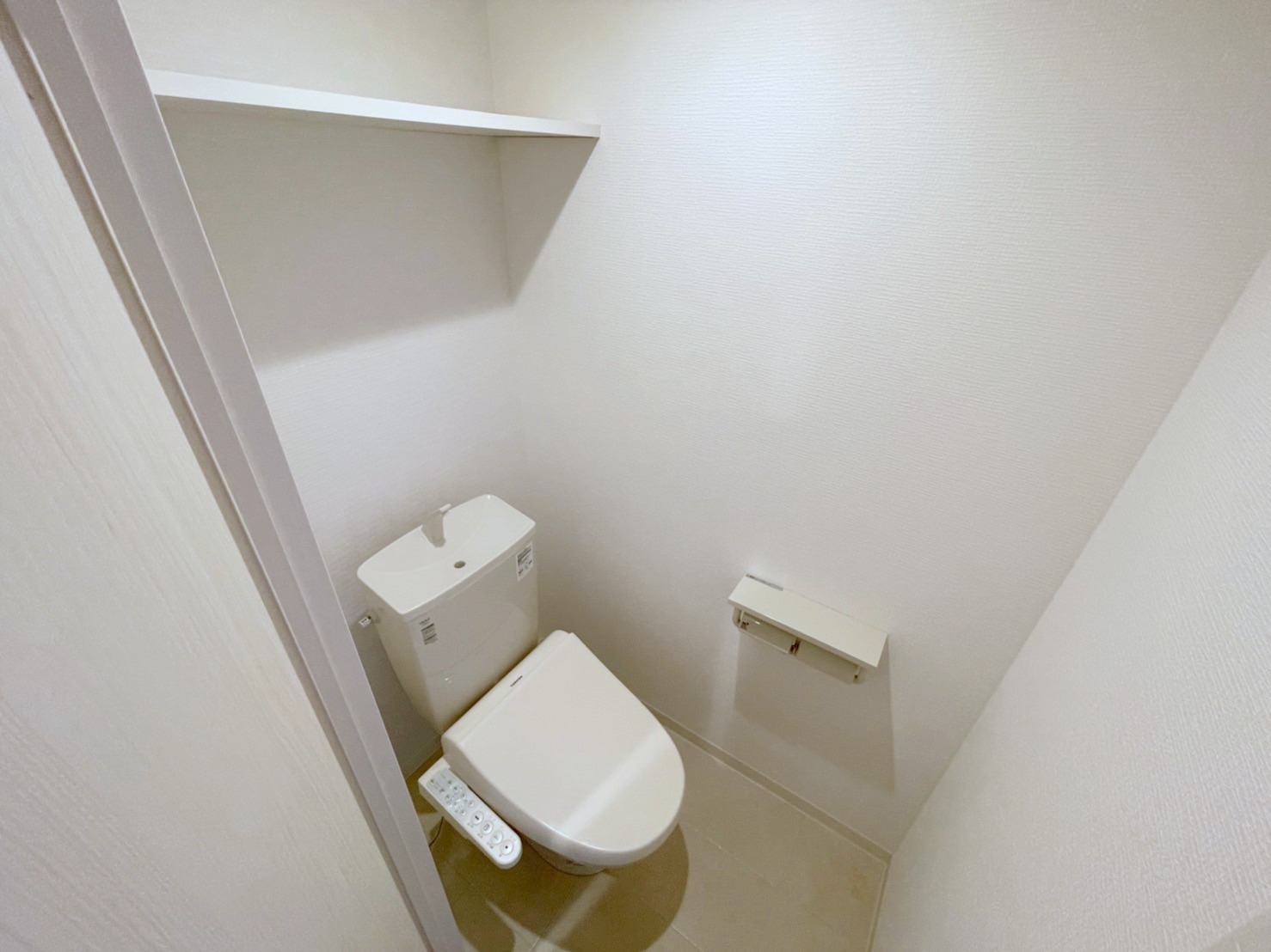 地下鉄東西線 西２８丁目駅 徒歩5分 4階建 築8年のトイレ写真