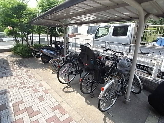 阪急伊丹線 伊丹駅 バス乗車時間：12分 最寄りバス停で下車 徒歩10分 2階建 築34年の外観写真