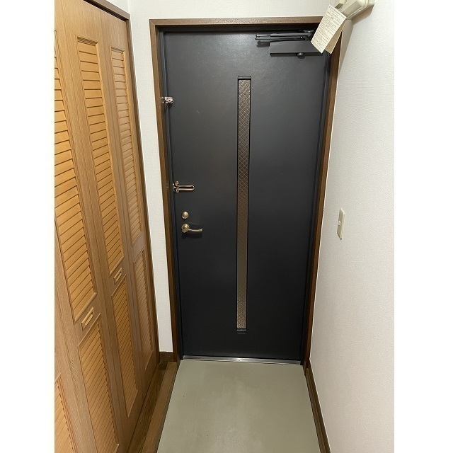 玄関　同建物別部屋の写真になります。