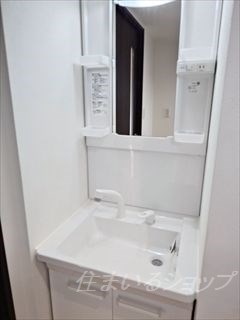 洗面設備　シャワー付き洗面化粧台