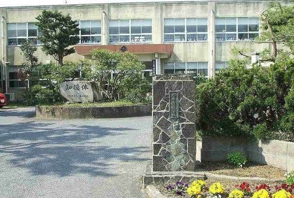 【アヴニールIIの小学校】