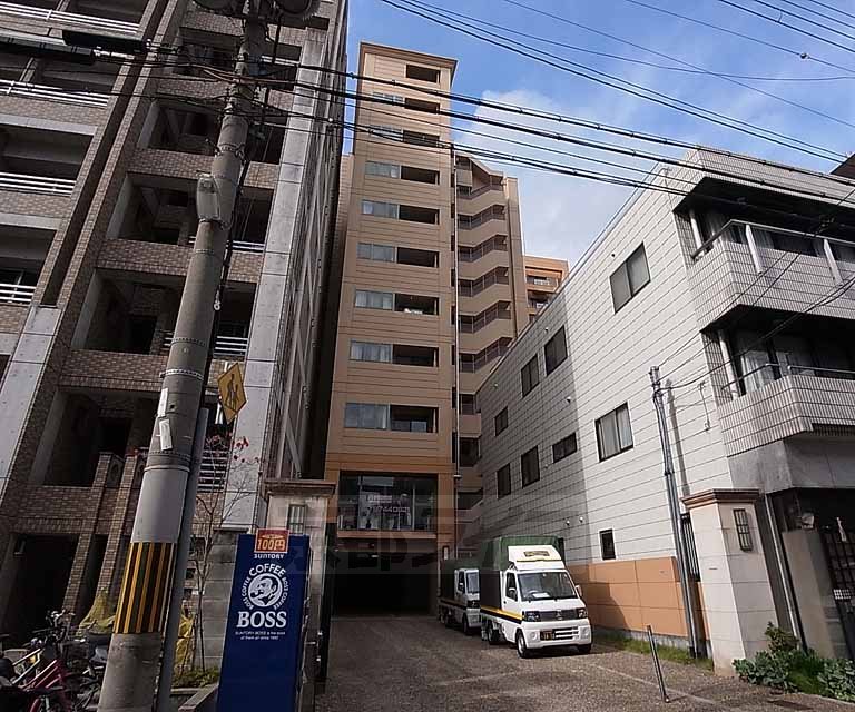 京都市中京区梅忠町のマンションの建物外観