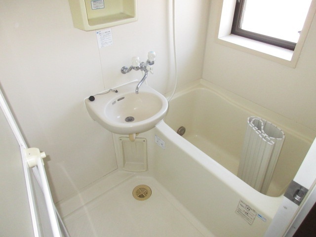 バス・シャワールーム　玄関