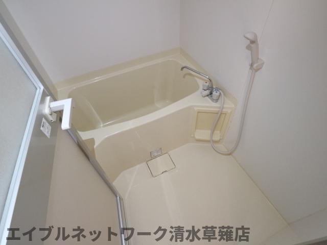 バス・シャワールーム　コンパクトで使いやすいお風呂です