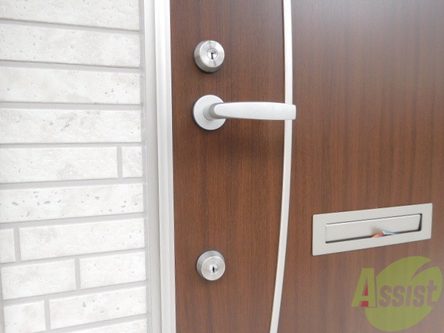 セキュリティ　ディンプルキー２つつきで安心デスね！！