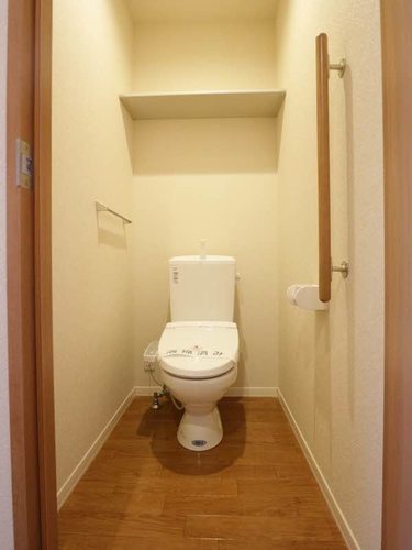 【茅ヶ崎市堤のアパートのトイレ】