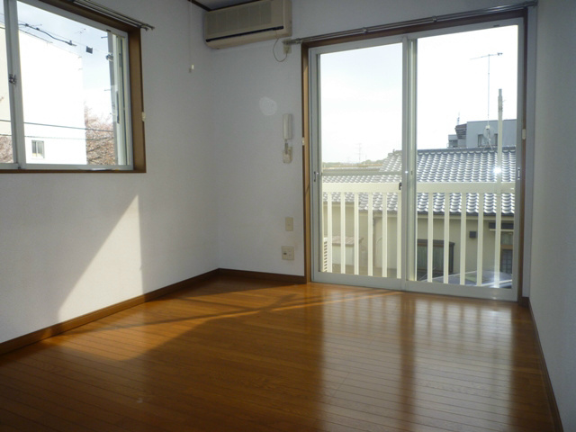 居室・リビング　明るい二面採光