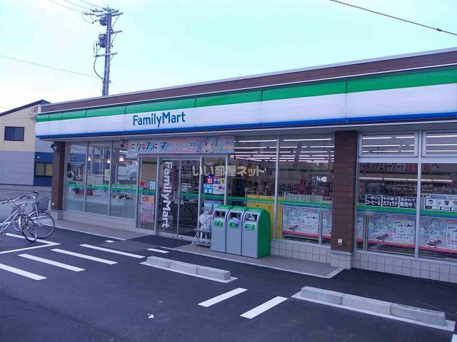 【伊勢市御薗町高向のアパートのコンビニ】