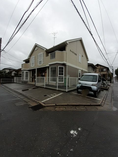 ハイネス生野の駐車場