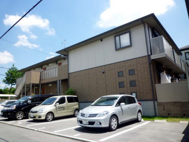 【箕面市桜井のアパートの建物外観】