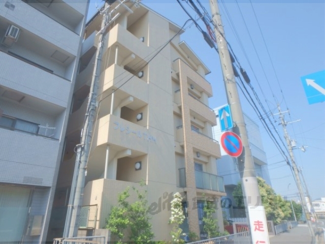 京都市伏見区竹田西段川原町のマンションの建物外観