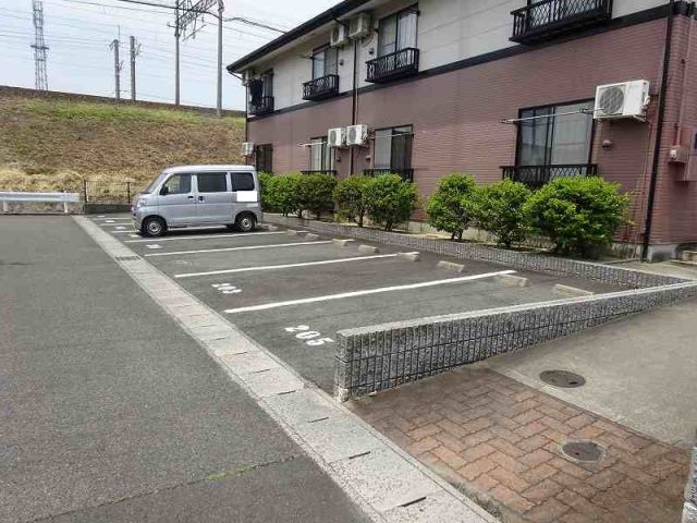 【桑名市福島新町のアパートの駐車場】