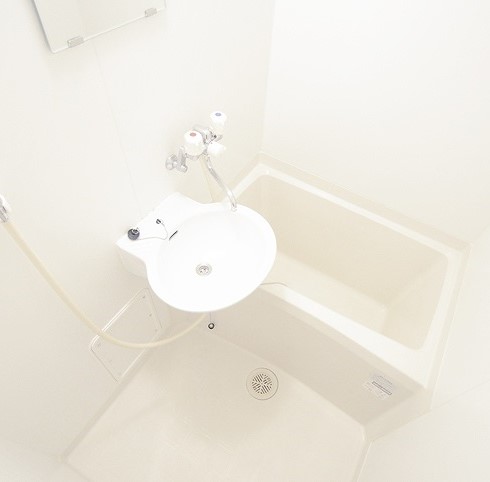 洗面設備　写真は別号室のものです。