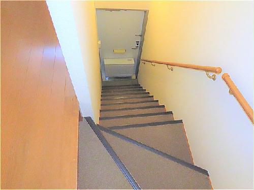 玄関　1階に玄関がある内階段のお部屋です