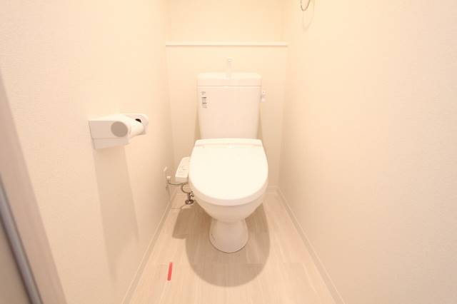 トイレ　ウォシュレットつき個室トイレです