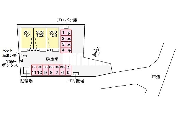 【ホワイトローズの駐車場】