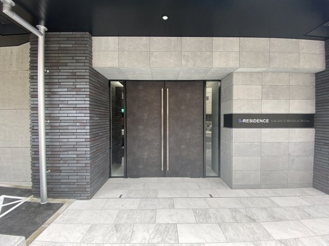 【S-RESIDENCE堺筋本町Unoのエントランス】