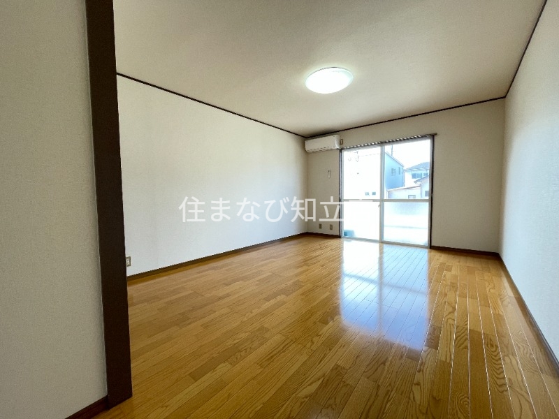 居室・リビング　同型別部屋写真