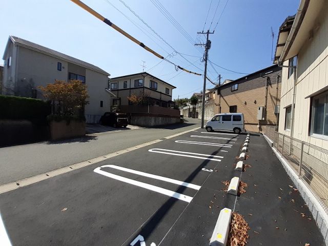 【カレント・ヴィラの駐車場】