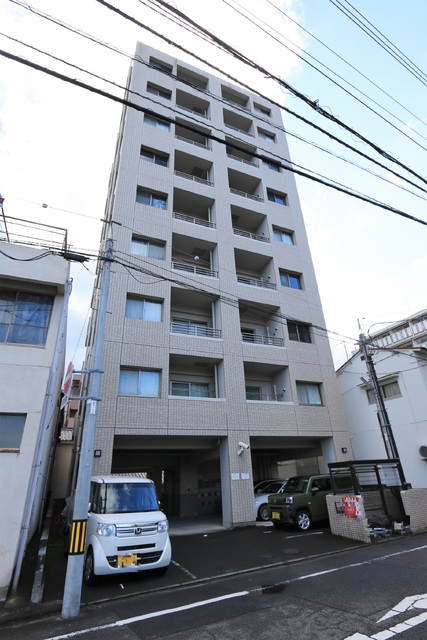 松山市東雲町のマンションの建物外観