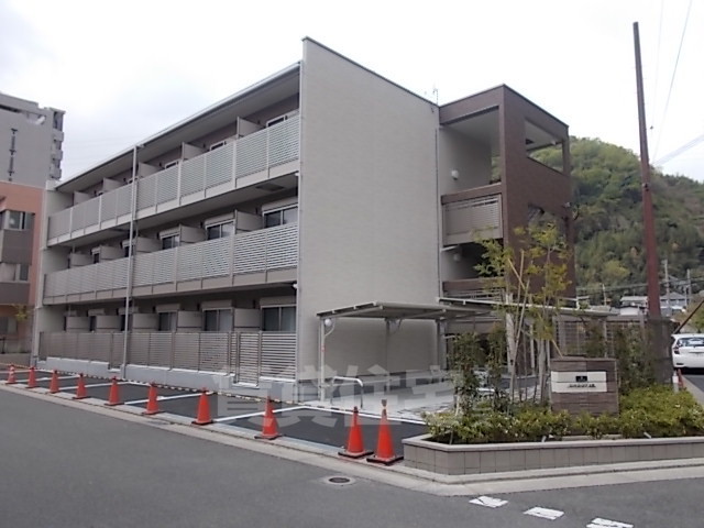 高槻市上牧北駅前町のマンションの建物外観