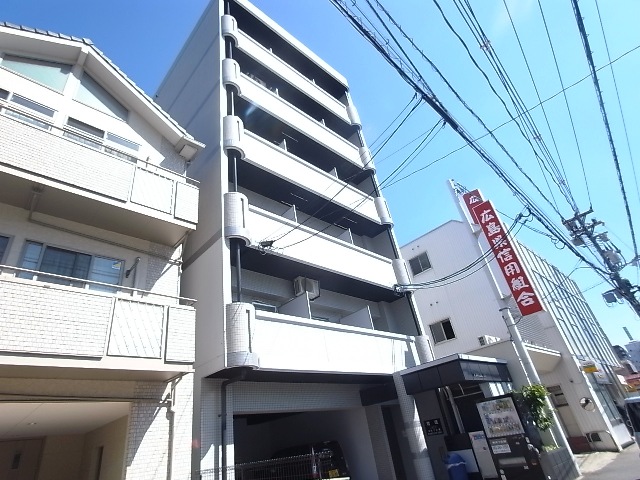 【広島市西区三篠町のマンションの建物外観】