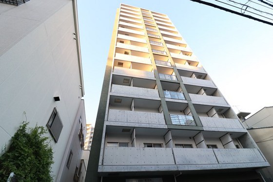 【広島市中区鶴見町のマンションの建物外観】