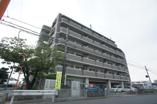 福岡市博多区諸岡のマンションの建物外観