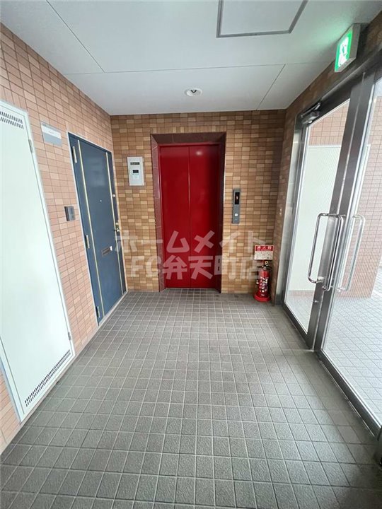 ロビー　エレベーターつきです