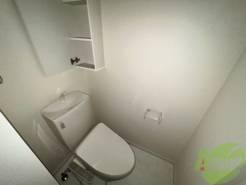 トイレ　温水洗浄便座でウォシュレット付きでなので快適です。