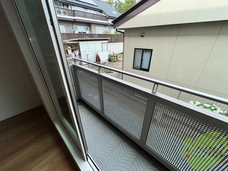 バルコニー　ベランダは洗濯物を干すには充分な広さがあります。