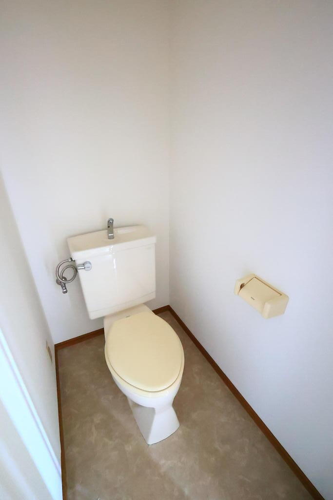 京阪寝屋川市駅 10分 陽当たり抜群のトイレ写真