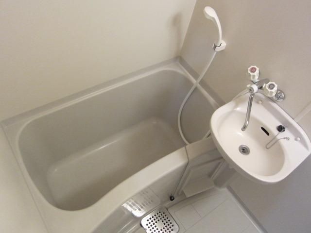 バス・シャワールーム　バストイレ別です