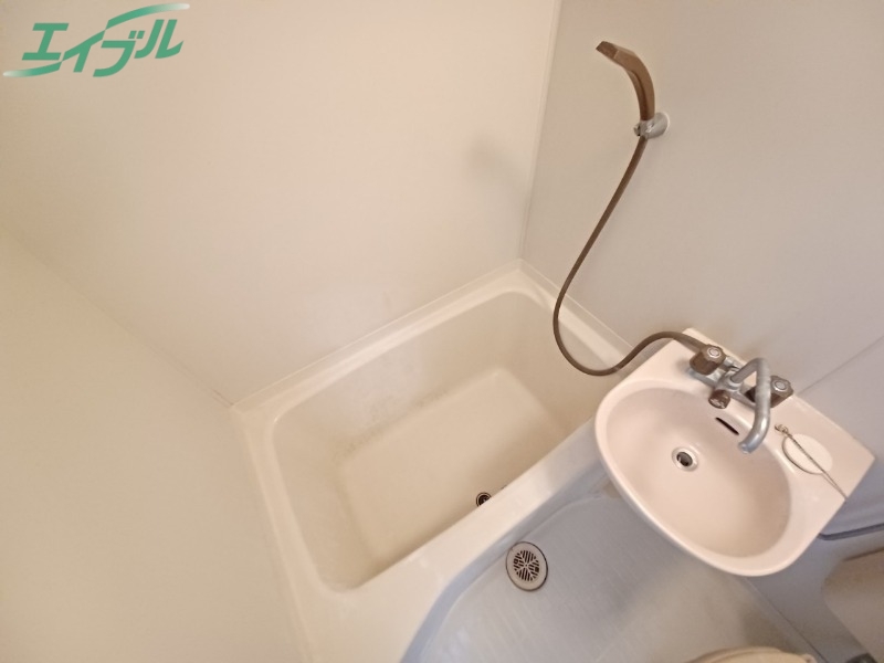 バス・シャワールーム　同型反転参考写真