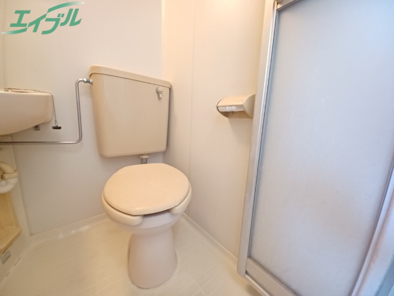 トイレ　同型反転参考写真