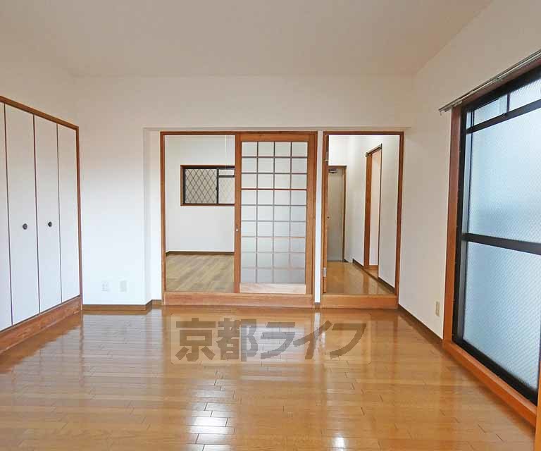 居室・リビング　広々としたリビングです