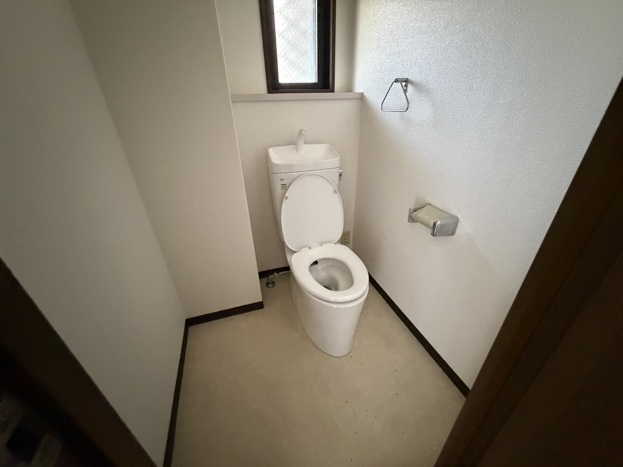 ＪＲ鹿児島本線 東福間駅 徒歩10分 3階建 築31年のトイレ写真