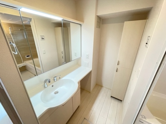 トイレ　温水洗浄暖房便座