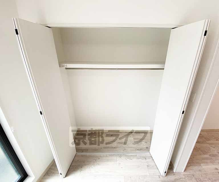 収納　洋服や雑貨などが収納できます。