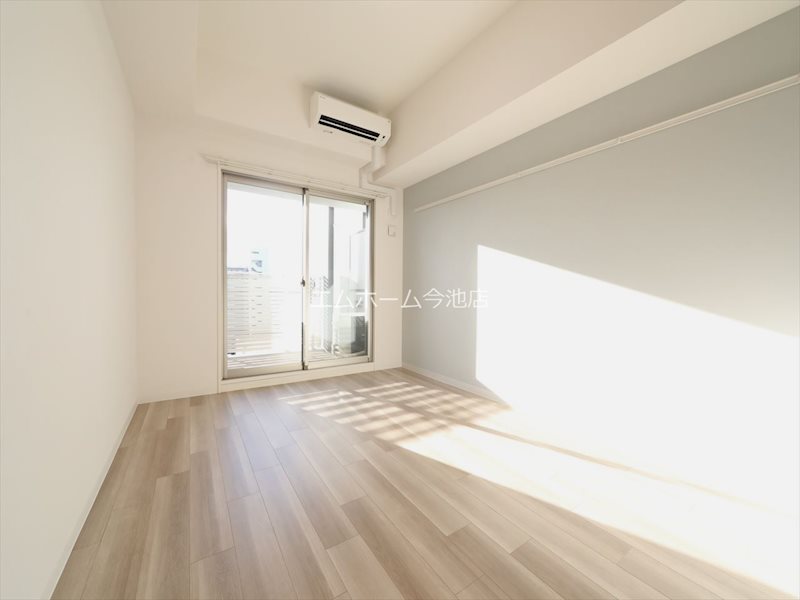 その他部屋・スペース　洋室7.5帖　エアコン完備　バルコニーに面しています