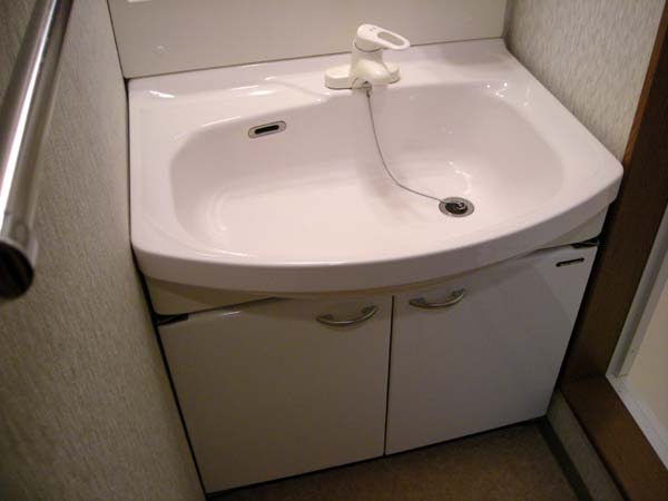 洗面設備　コンパクトで使いやすい洗面所