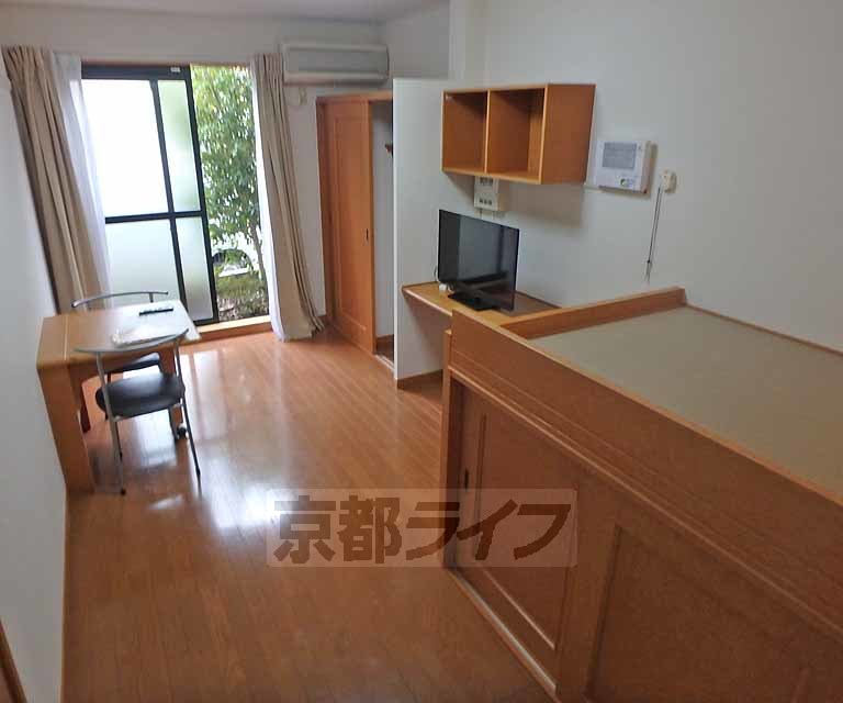 居室・リビング　落ち着いた雰囲気の内装です。